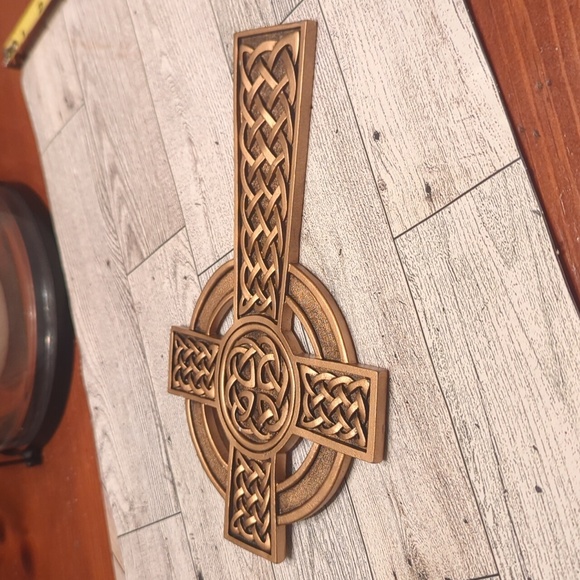 Celtic Cross metal wall hanging - Picture 5 of 6